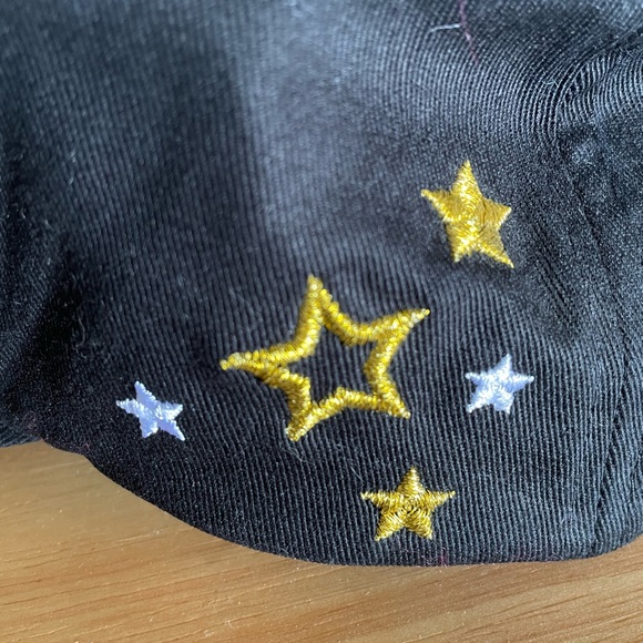 Universal Black and White Hat with Gold Stars - Picture 3 of 4
